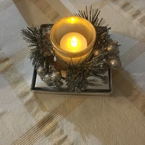 🎁2/$12  NWT TEA LIGHT CANDLE & HOLIDAY HOLDER WITH SILVER GLITTER & PINECONES